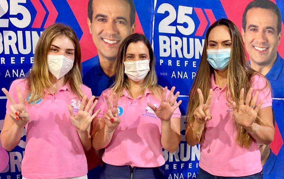 Mariana Barreto, noiva do prefeito ACM Neto, e Karol Reis, acompanharam Rebeca nas reuniões com mulheres 