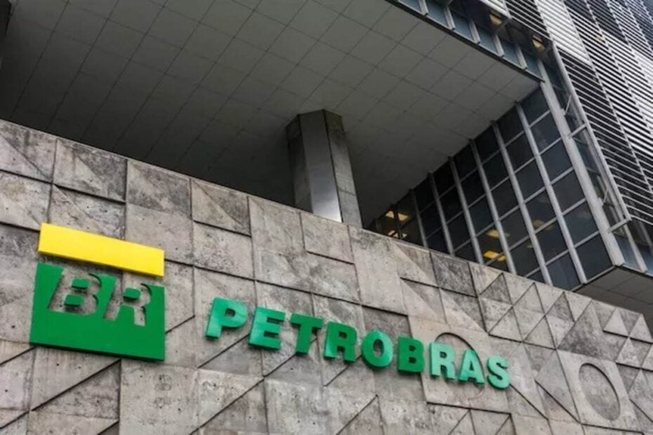 Aposentados da Petrobras têm primeira reunião com Magda, mas não encontram solução