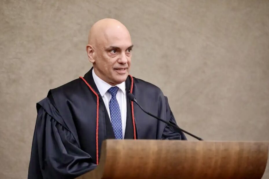 Moraes vota pela condenação de réu que depredou relógio de D. João VI no 8 de janeiro