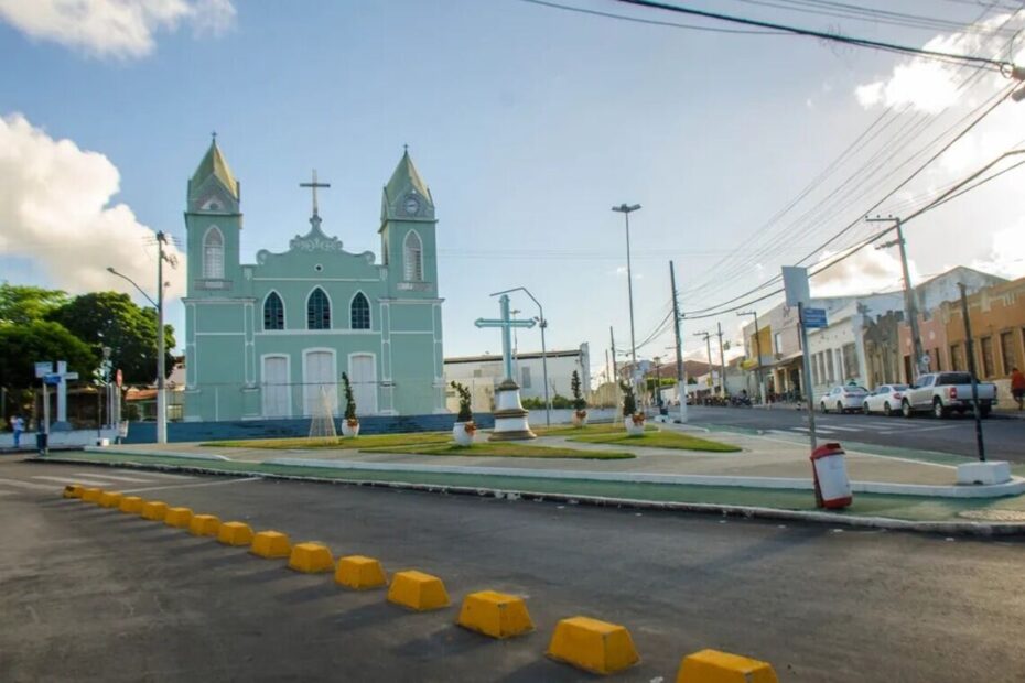 Polícia localiza crianças que se esconderam em caminhão para conhecer praia na Bahia