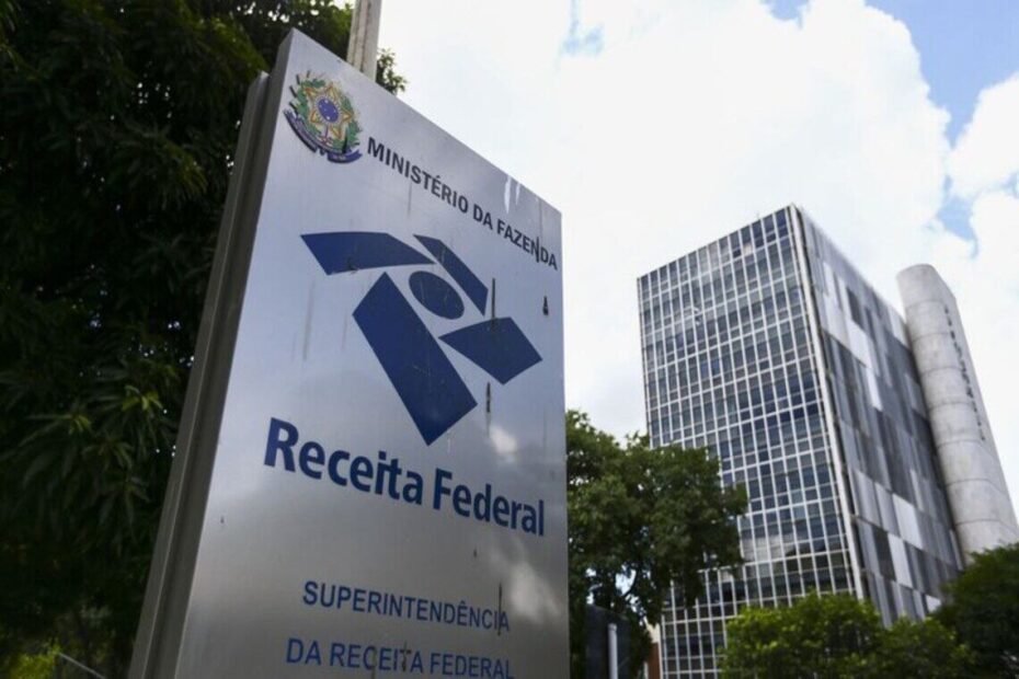 Arrecadação de impostos federais em julho registra recorde com R$ 231 bilhões