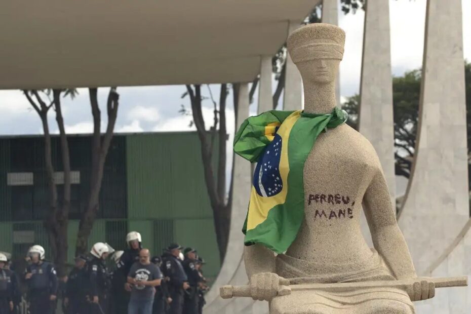 STF forma maioria para tornar ré acusada de escrever "Perdeu, mané" em estátua