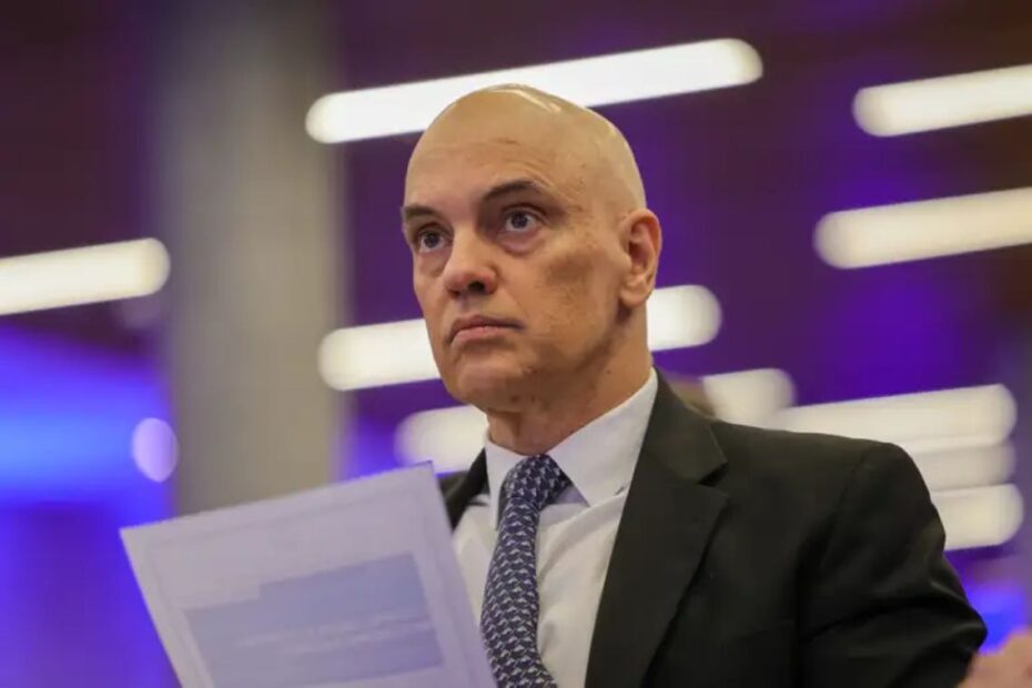 Moraes impõe multa de R$ 200 mil diários ao 'X' por descumprir decisão judicial