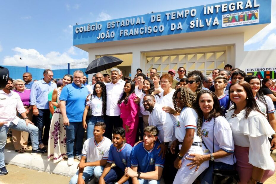 Governado inaugura escola