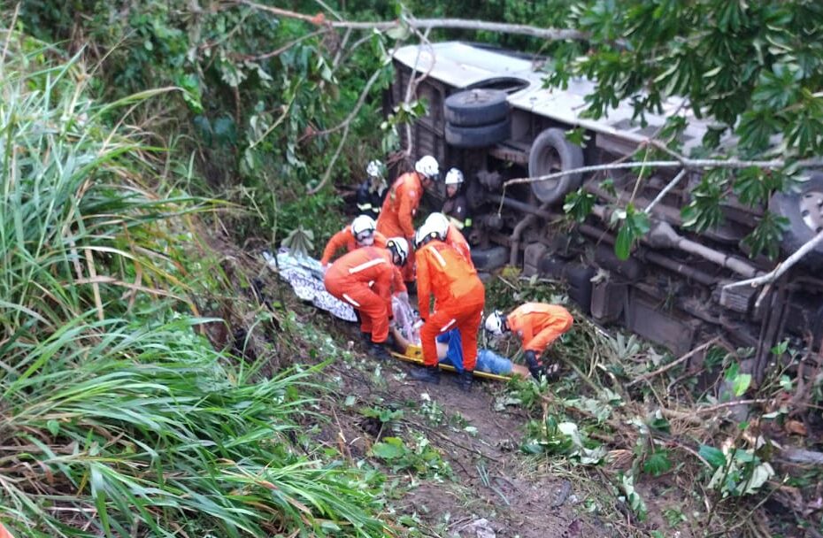 Corpo de Bombeiros realiza resgate na BR-324