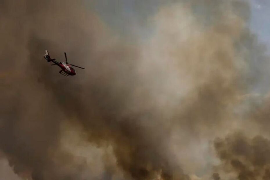 Incêndio no Parque Nacional de Brasília se aproxima das residências