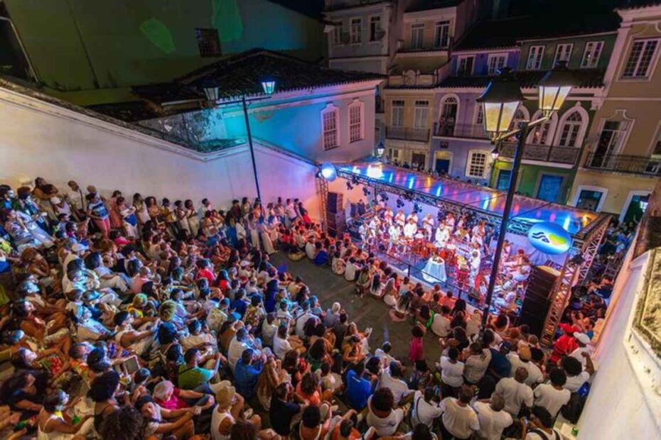 Orkestra Rumpilezz se apresenta com "Maria Fumaça" na Escadaria do Passo nesta sexta