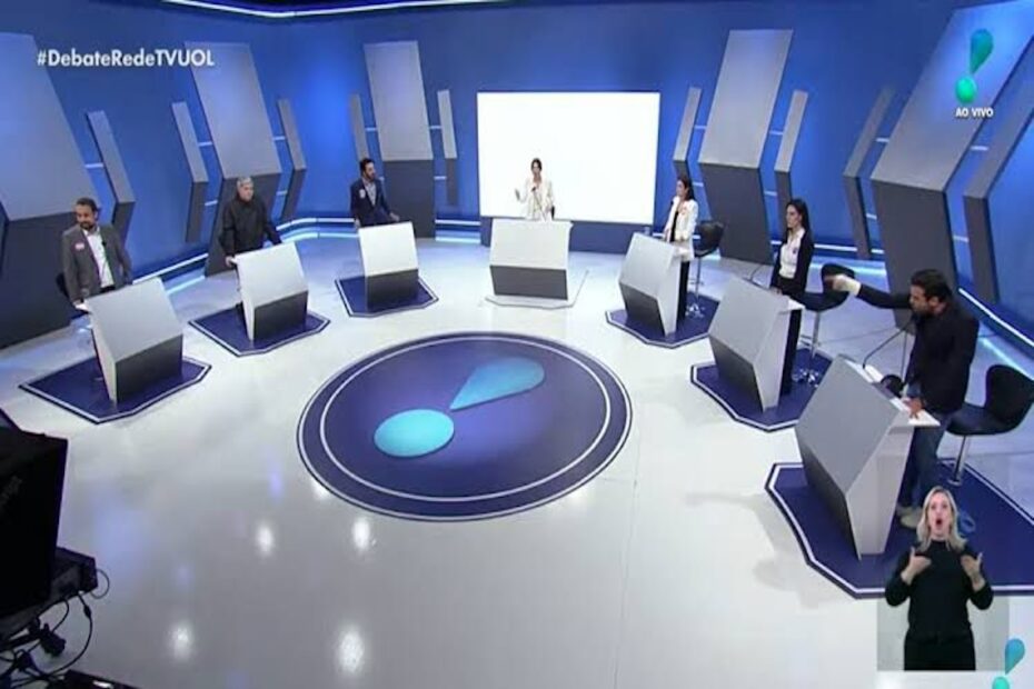 Eleição em SP: com cadeiras presas ao chão, debate RedeTV!/UOL é marcado por gritaria e direitos de resposta