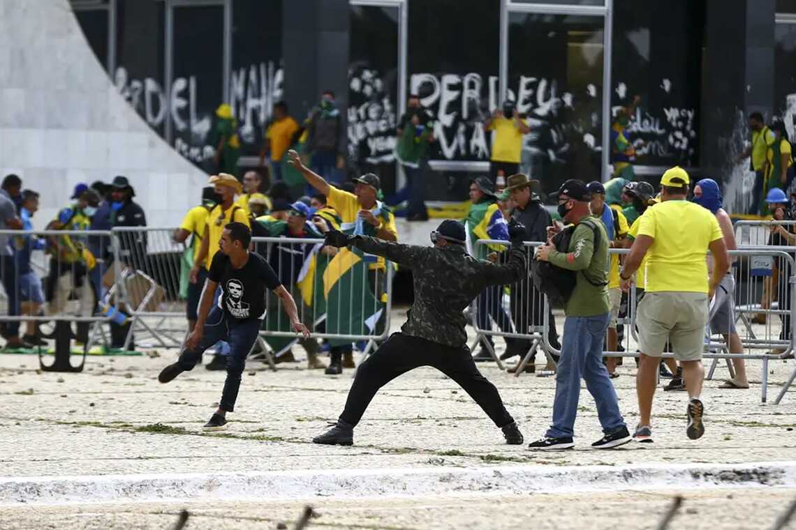 Itamaraty questiona governo Milei sobre paradeiro de 143 foragidos dos atos do 8 de janeiro - 