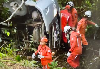 Após acidente de ônibus na BR-324, quatro pessoas morrem e 21 ficam feridas em São Sebastião Passé - 