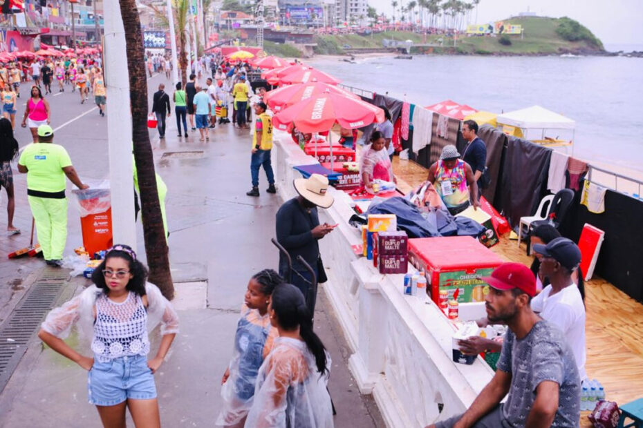 Mais de 11 mil ambulantes se cadastram para 8,5 mil vagas em festas populares de Salvador - 