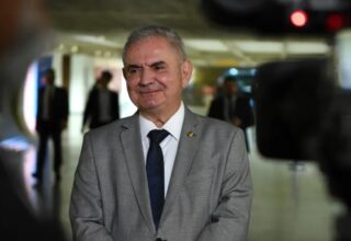 Relator do Orçamento 2025, Angelo Coronel promete transparência em projeto sobre emendas parlamentares - 