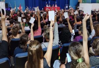 Professores da UNEB mantêm greve após negociações com o governo serem antecipadas - 