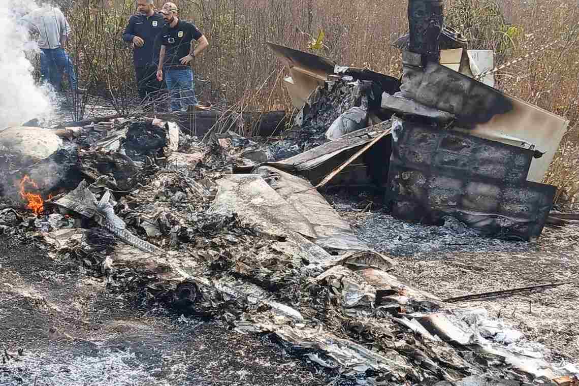 Avião de pequeno porte cai na zona rural de Apiacás, no Mato Grosso - 