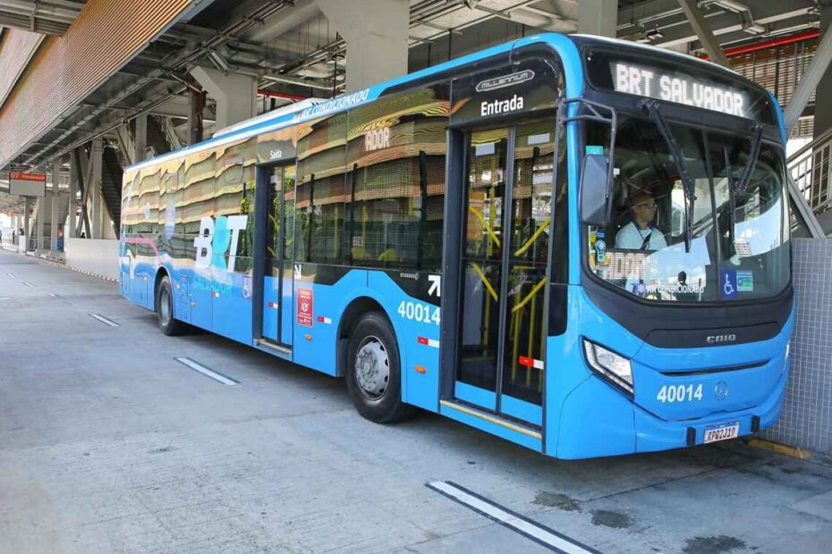 BRT Salvador implementa audiodescrição para beneficiar passageiros com deficiência visual - 