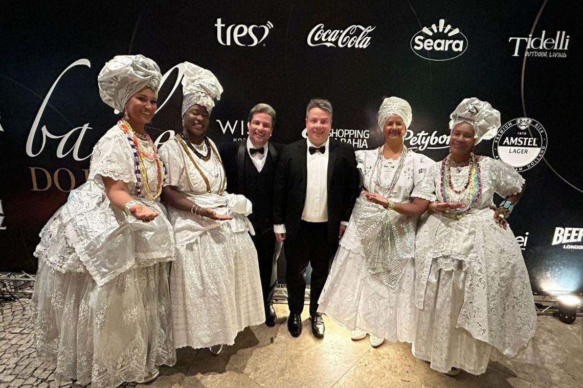 Baile do Hotel reúne personalidades de Salvador em noite de gala - 