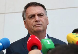 Bolsonaro declara apoio a qualquer candidato que enfrente Boulos em São Paulo - 