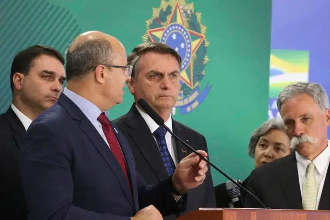 Relação de Bolsonaro e Witzel teve promessa para Flávio e suspeita de vazamento de informações; relembre - 