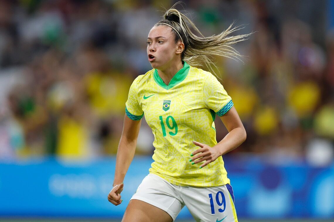 Brasil bate Espanha e garante vaga na final do futebol feminino em Paris - 