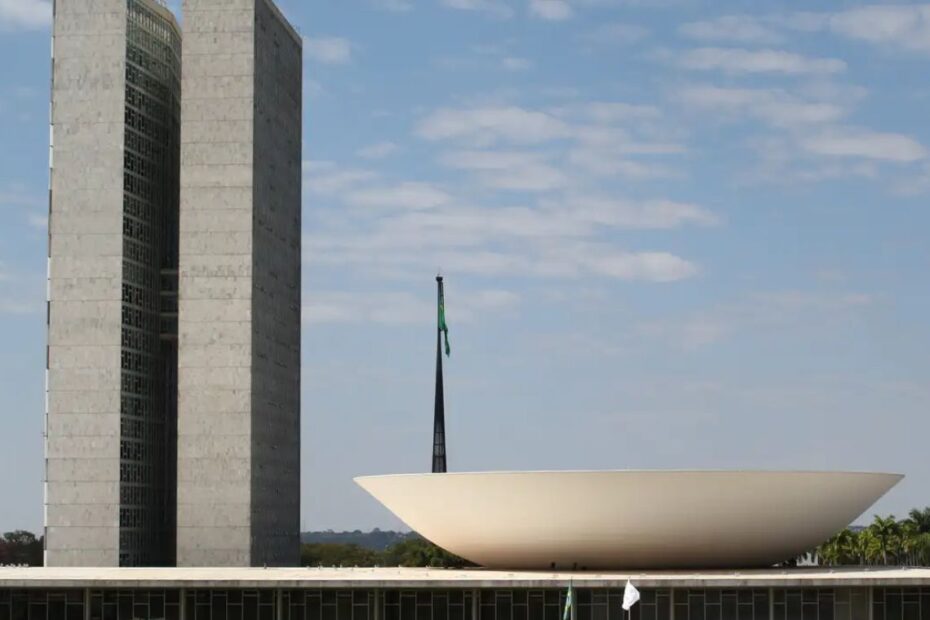 CCJ da Câmara aprova texto final de projeto que restringe atuação do STF - 