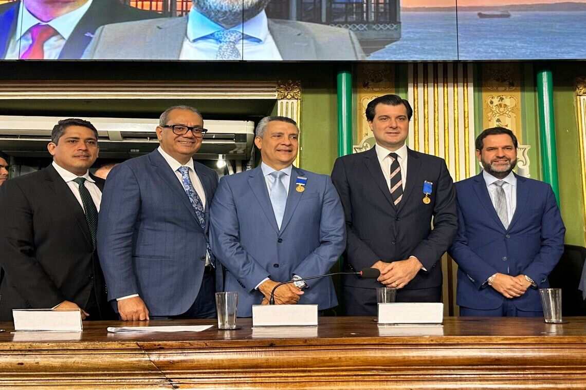 Presidentes do TCE-BA e MP-BA recebem medalha Thomé de Souza - 