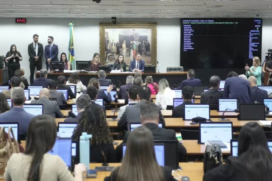 Câmara aprova PEC que limita decisões individuais de ministros do STF - 