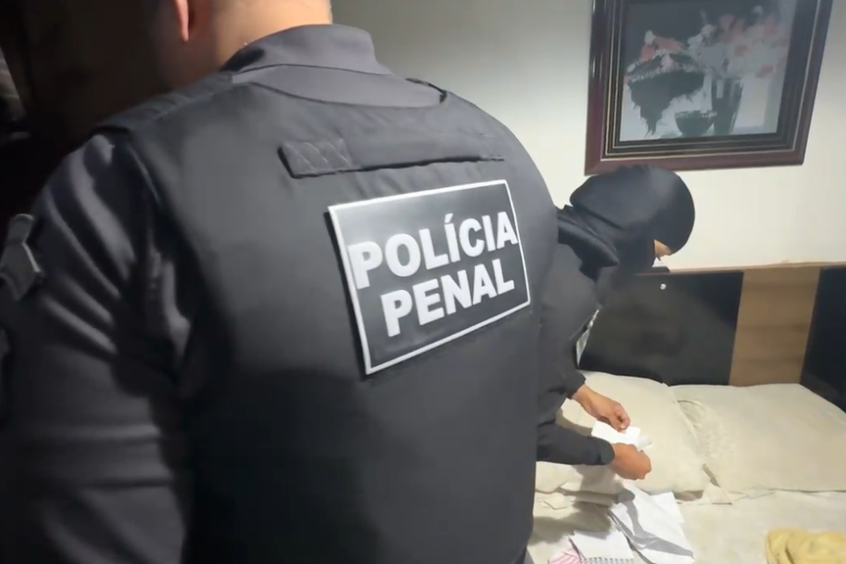 Policiais penais, que recebiam propina de detentos no semiaberto, são presos em Salvador - 