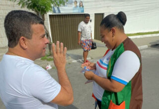 Celsinho Cotrim reforça campanha para Bruno Reis visitando casas e pedindo votos em Pituaçú - 