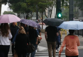 Mais de 85 mil imóveis ficam sem energia após fortes chuvas em São Paulo - 