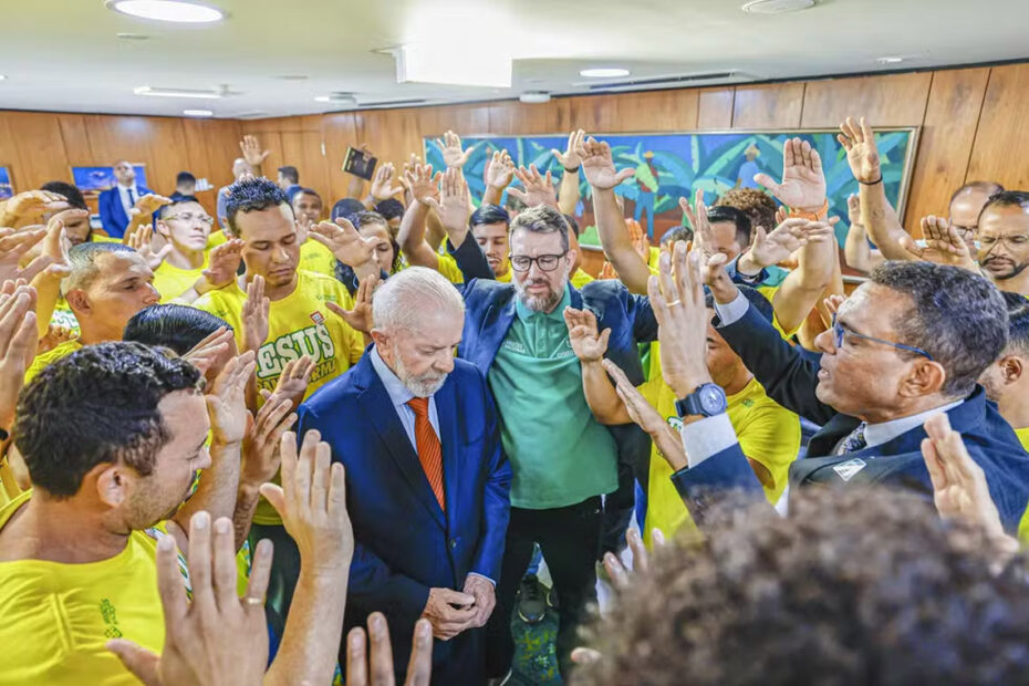 Em cerimônia com deputado bolsonarista, Lula sanciona criação do Dia da Música Gospel - 