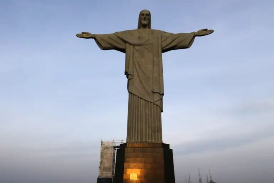 Voos turísticos perto do Cristo Redentor terão novas restrições no Rio - 