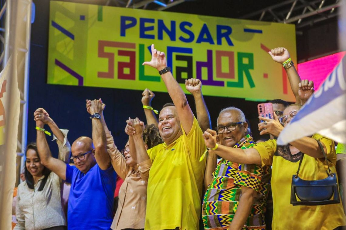 Geraldo Júnior e Fabya Reis fazem encontro com moradores de Cajazeiras - 