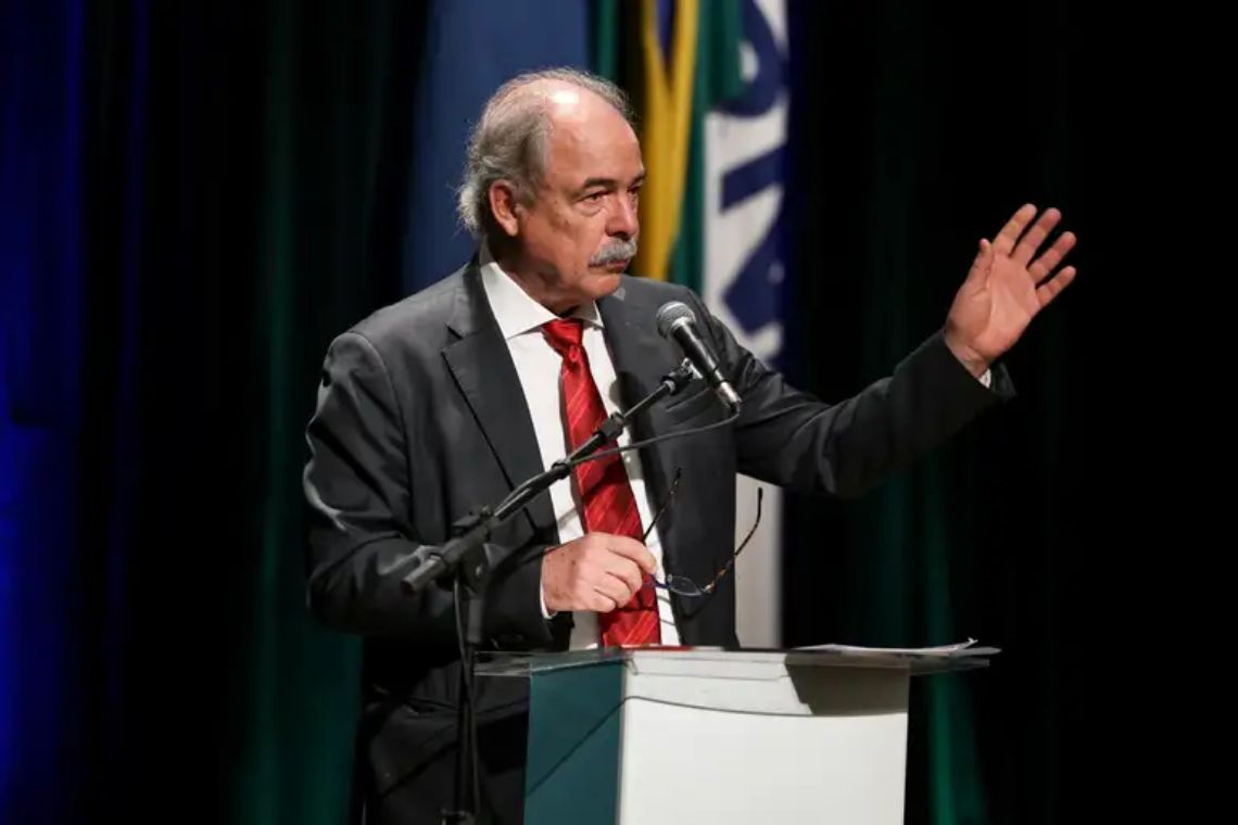 Aloizio Mercadante alerta sobre desafios da fragmentação global e subsídios de países ricos - 