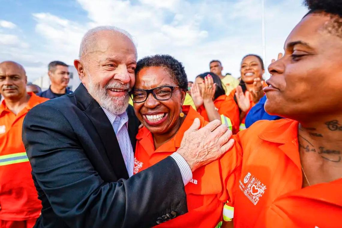 Lula afirma que que fará ajustes fiscais, mas sem comprometer os mais pobres - 