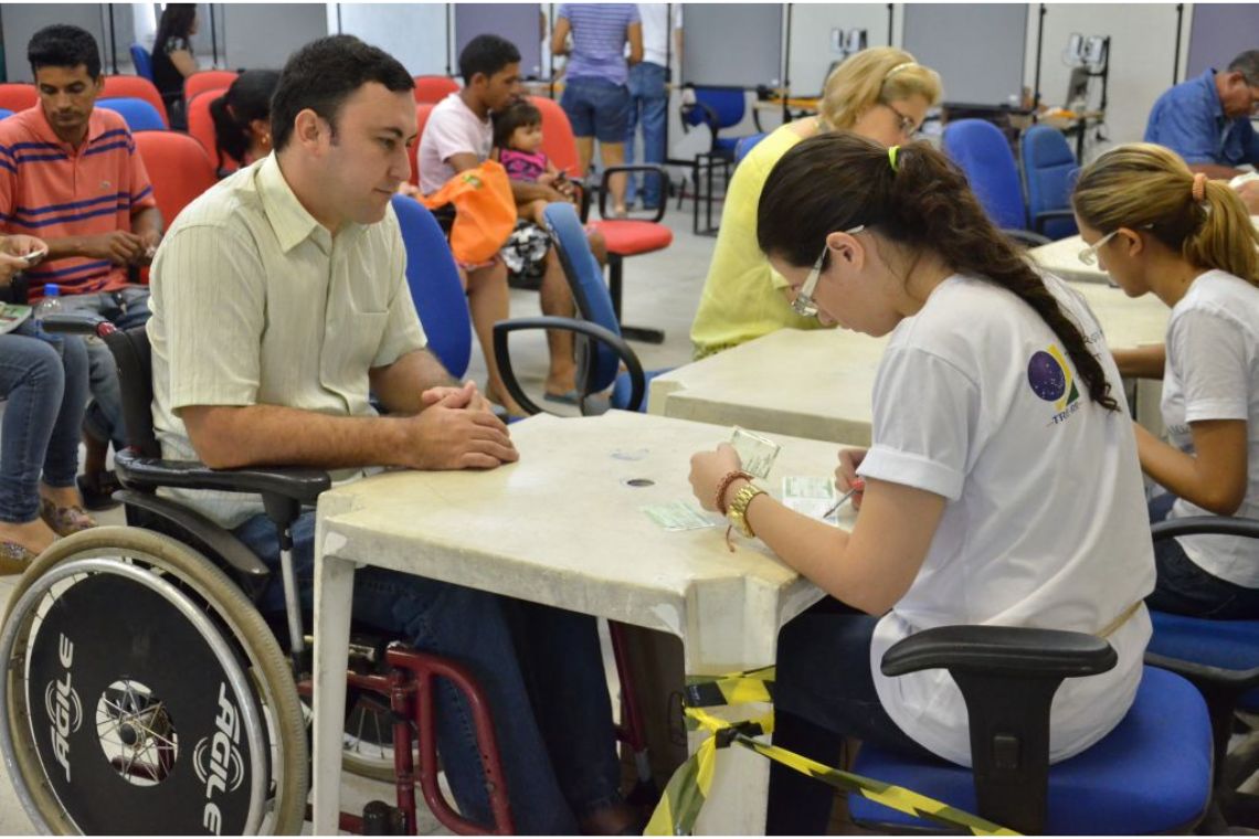 Eleitores com deficiência podem solicitar transferência temporária a partir desta segunda-feira - 