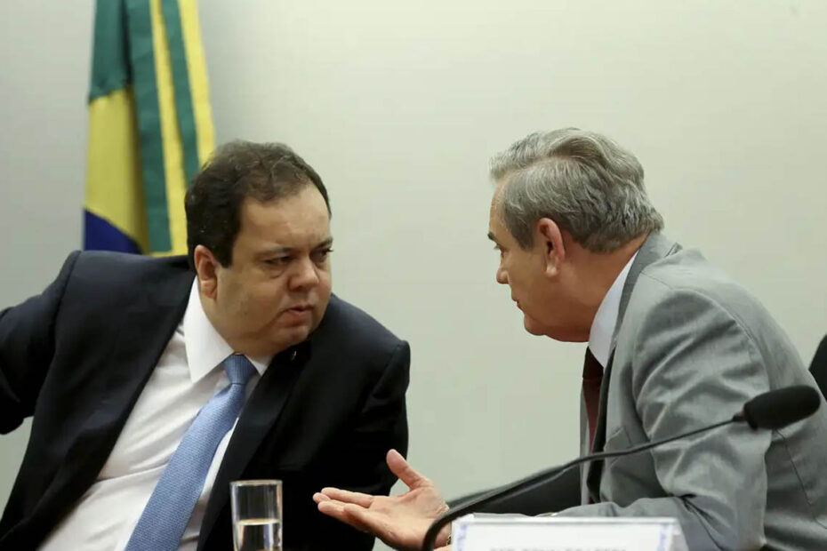 Após perder favoritismo para presidir a Câmara, Elmar Nascimento adota nova estratégia - 