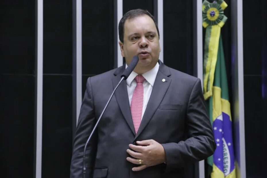 De olho no apoio do PT, Elmar Nascimento diz não concordar com projeto de anistia aos condenados do 8/1 - 