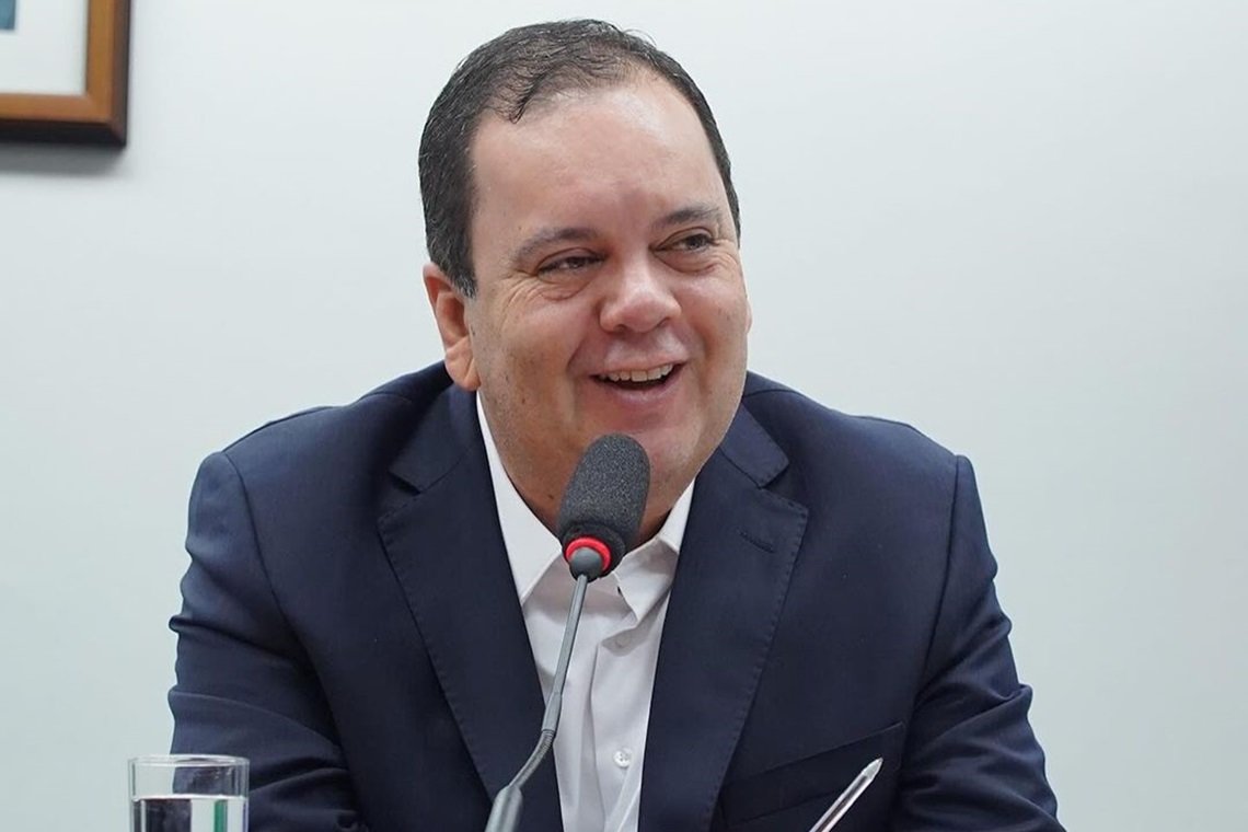 União Brasil busca novo líder na Câmara após crise com Elmar e insatisfação com o Planalto; outro baiano é cotado para o posto - 