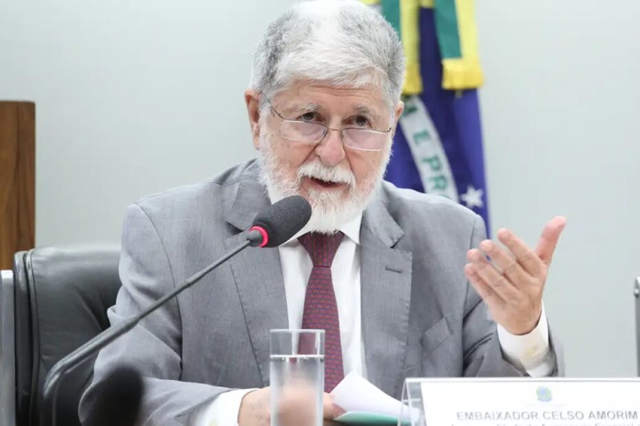 Brasil deve seguir em diálogo com a Venezuela, afirma embaixador Celso Amorim - 