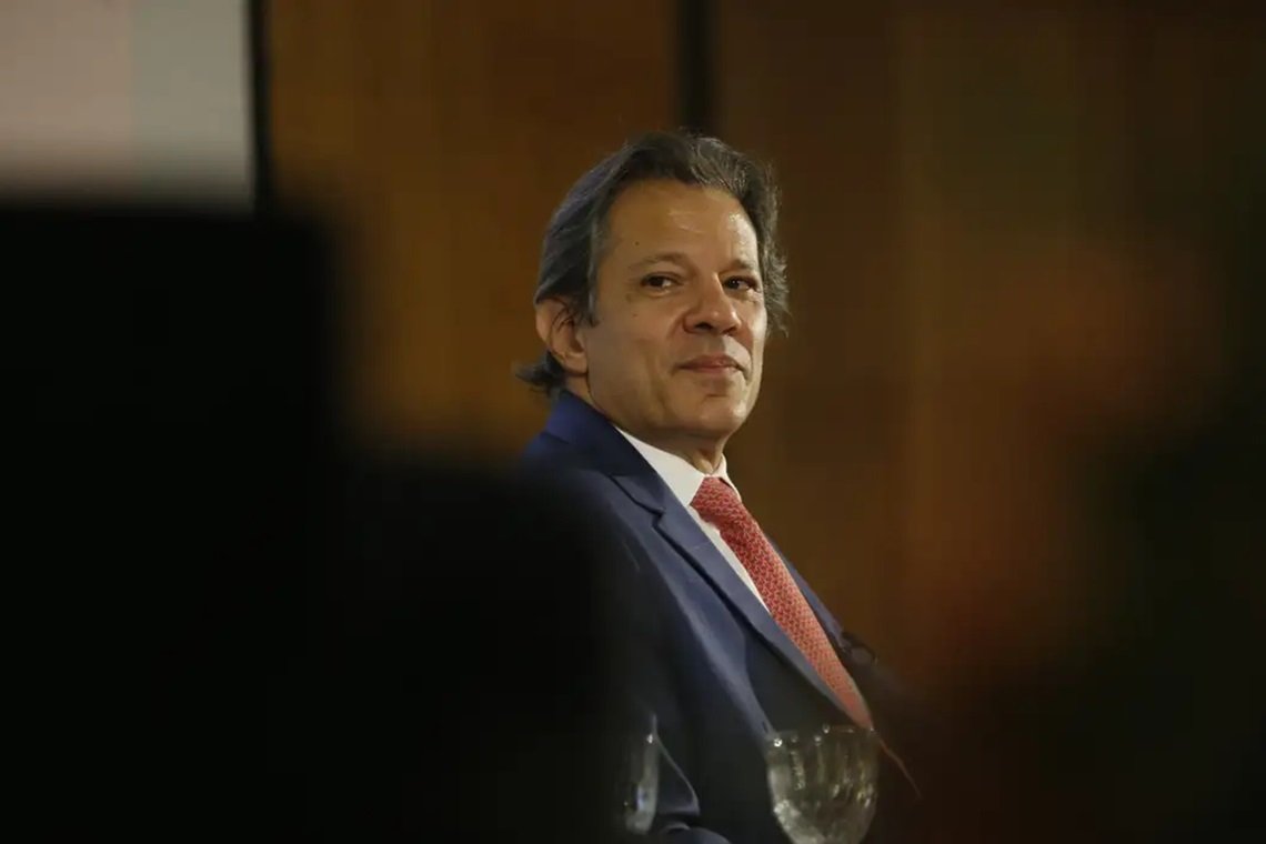 Haddad revela que Lula permitiu reformulação do vale-gás dentro do arcabouço fiscal - 