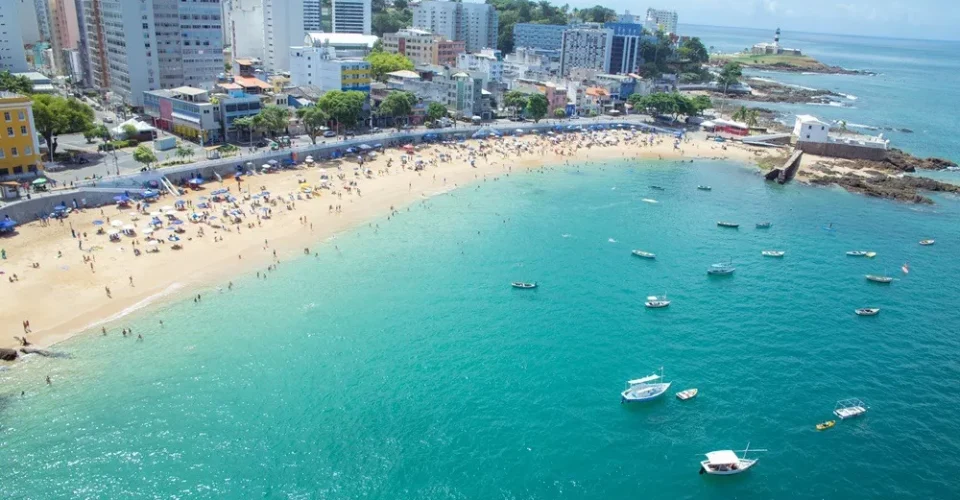 50 praias estão impróprias ao banho no Litoral da Bahia - 