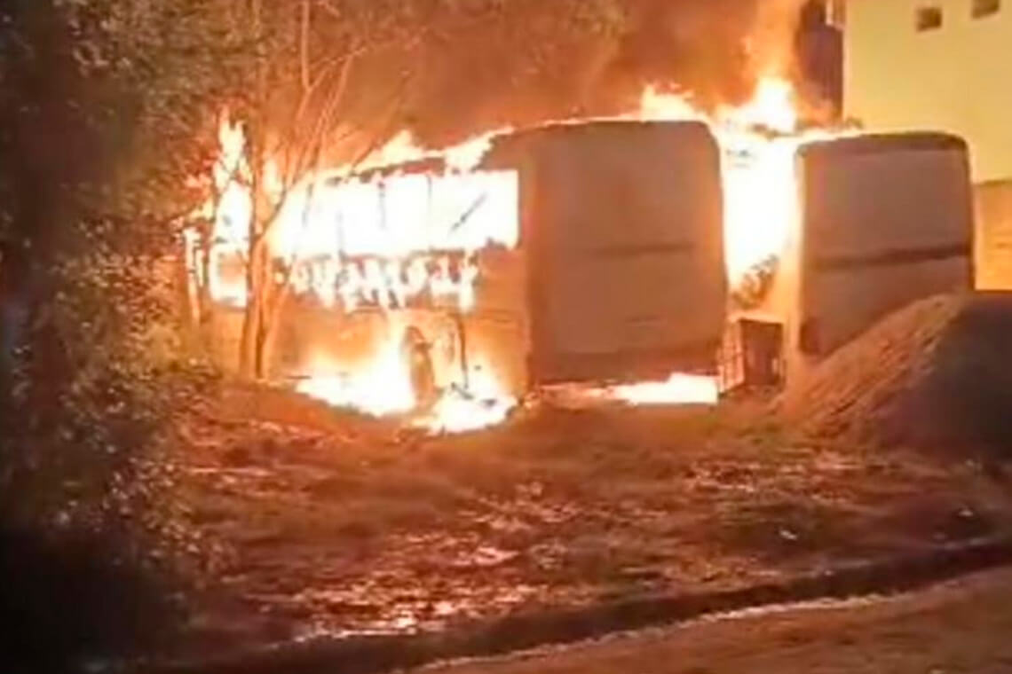 Bitucas de maconha causam incêndio em ônibus no sul da Bahia - 