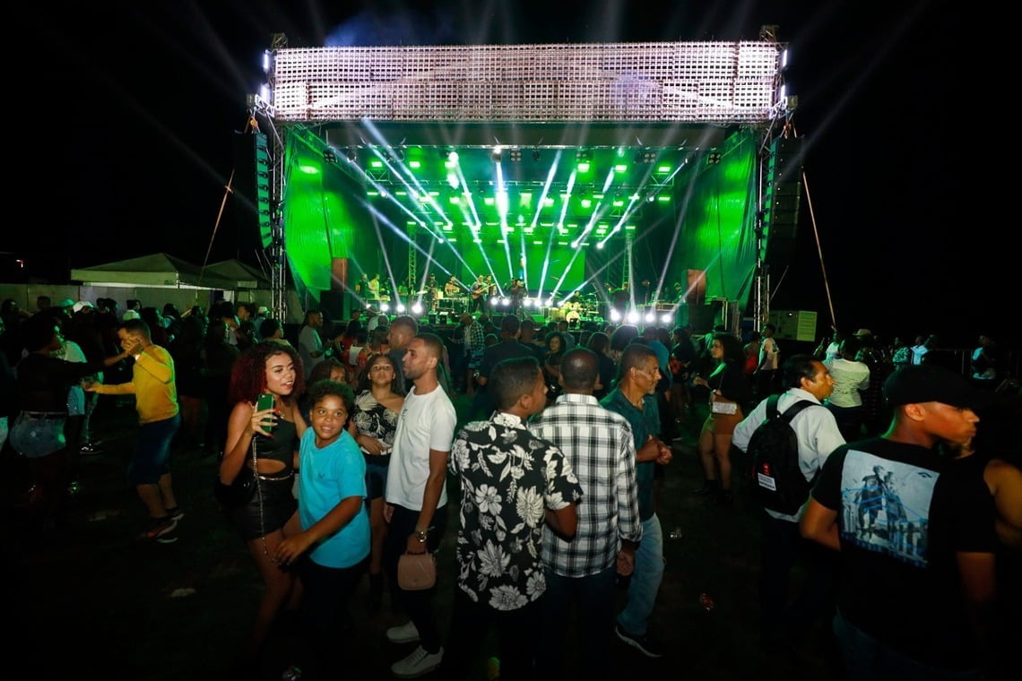 Jerônimo Rodrigues prestigia festa de São Pedro na localidade de Sapucaia, em Santo Antônio de Jesus - 