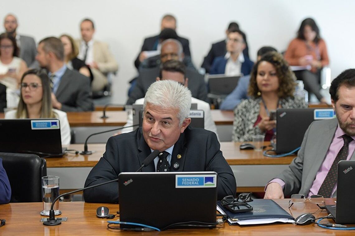 PL que cria Frente Parlamentar Católica avança no Senado - 