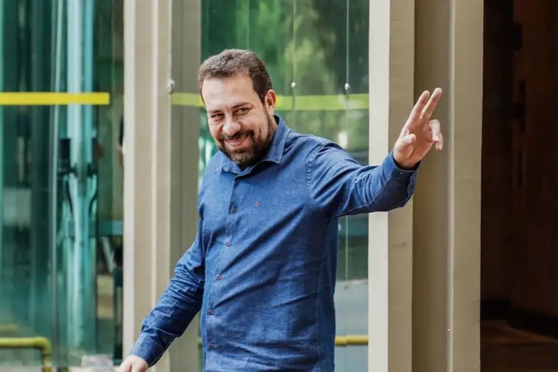 Boulos apaga vídeo de campanha com Hino Nacional em linguagem neutra após críticas - 