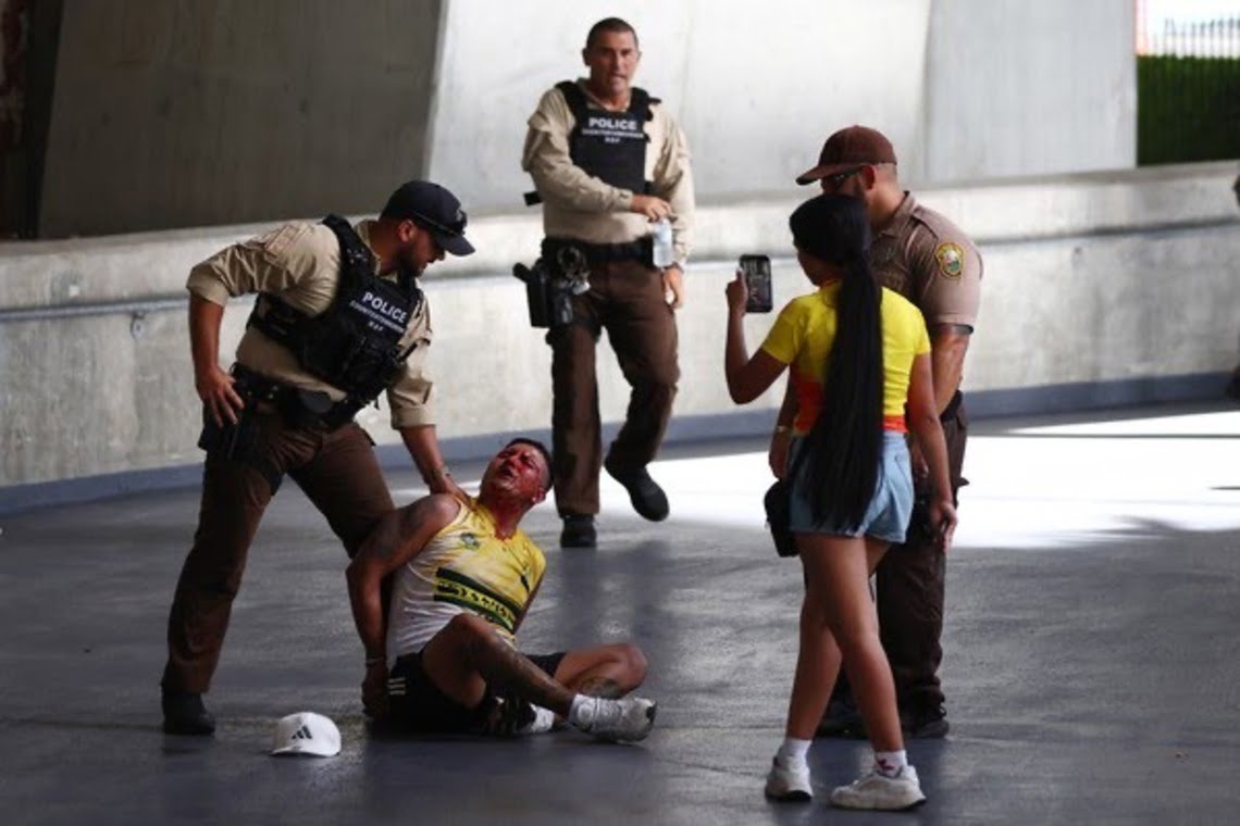 Torcedores tentam invadir estádio na final da Copa América; jogo foi adiado em 75 minutos - 