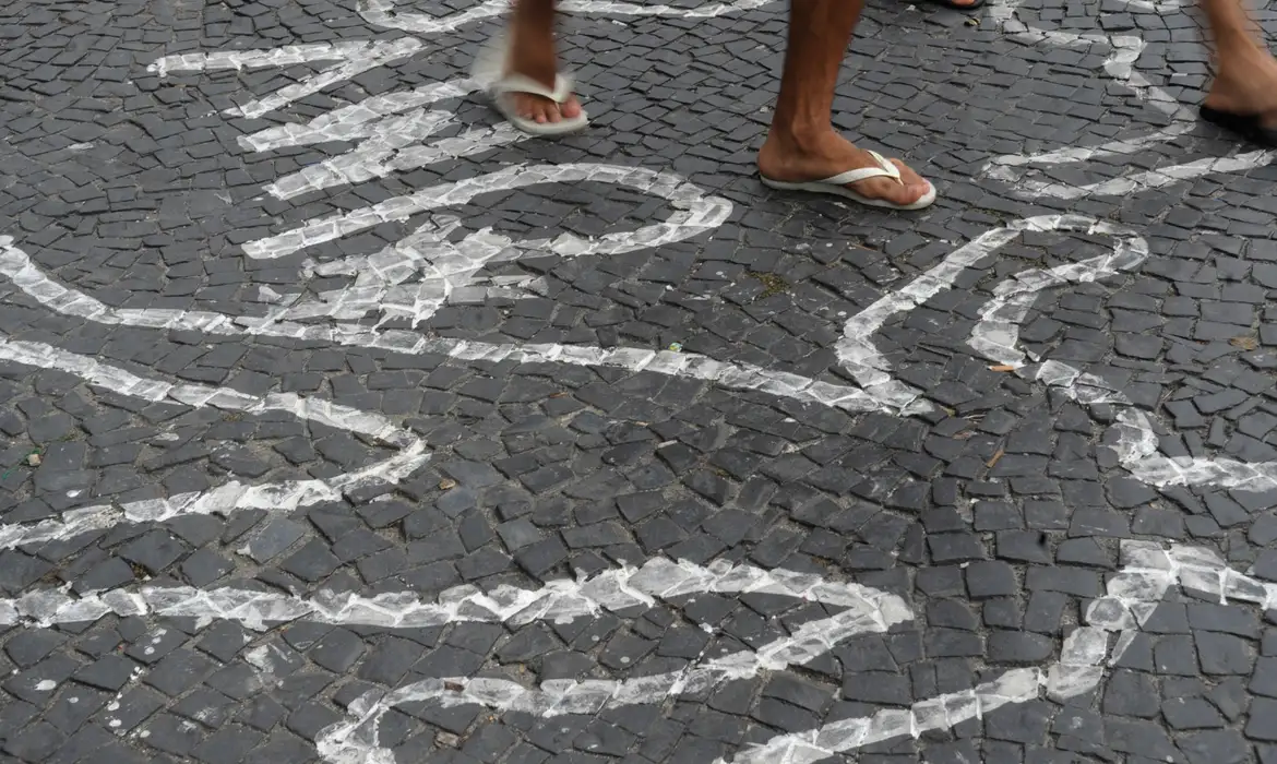 Mortes violentas no Brasil diminuem 3,4% em 2023, aponta monitoramento de segurança pública - 