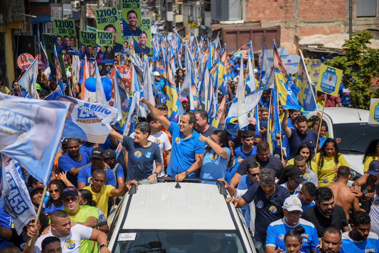 Bruno Reis faz campanha no Subúrbio e atrai uma multidão ao lado de ACM Neto - 