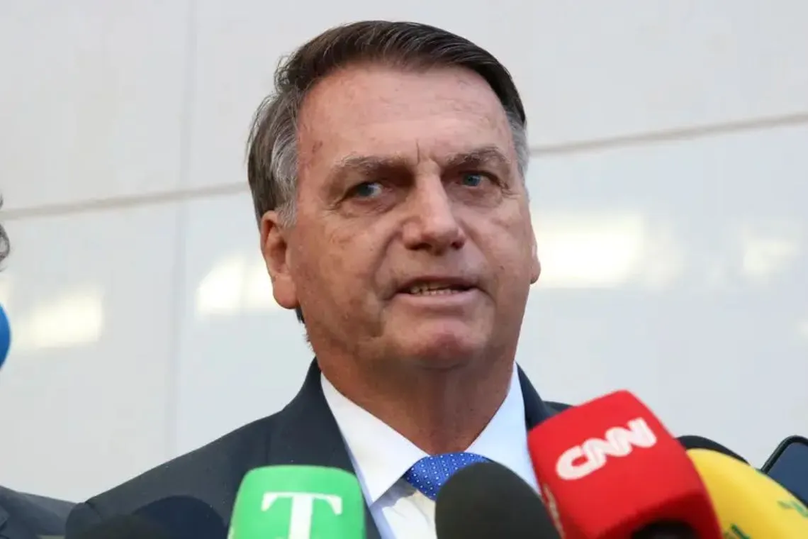 Bolsonaro confirma participação em ato que vai pedir impeachment de Moraes - 