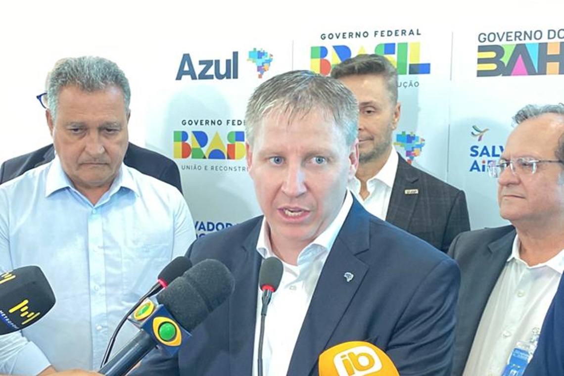 CEO da Azul diz não fazer sentido que Brasil ‘tenha o combustível mais caro do mundo’ - 